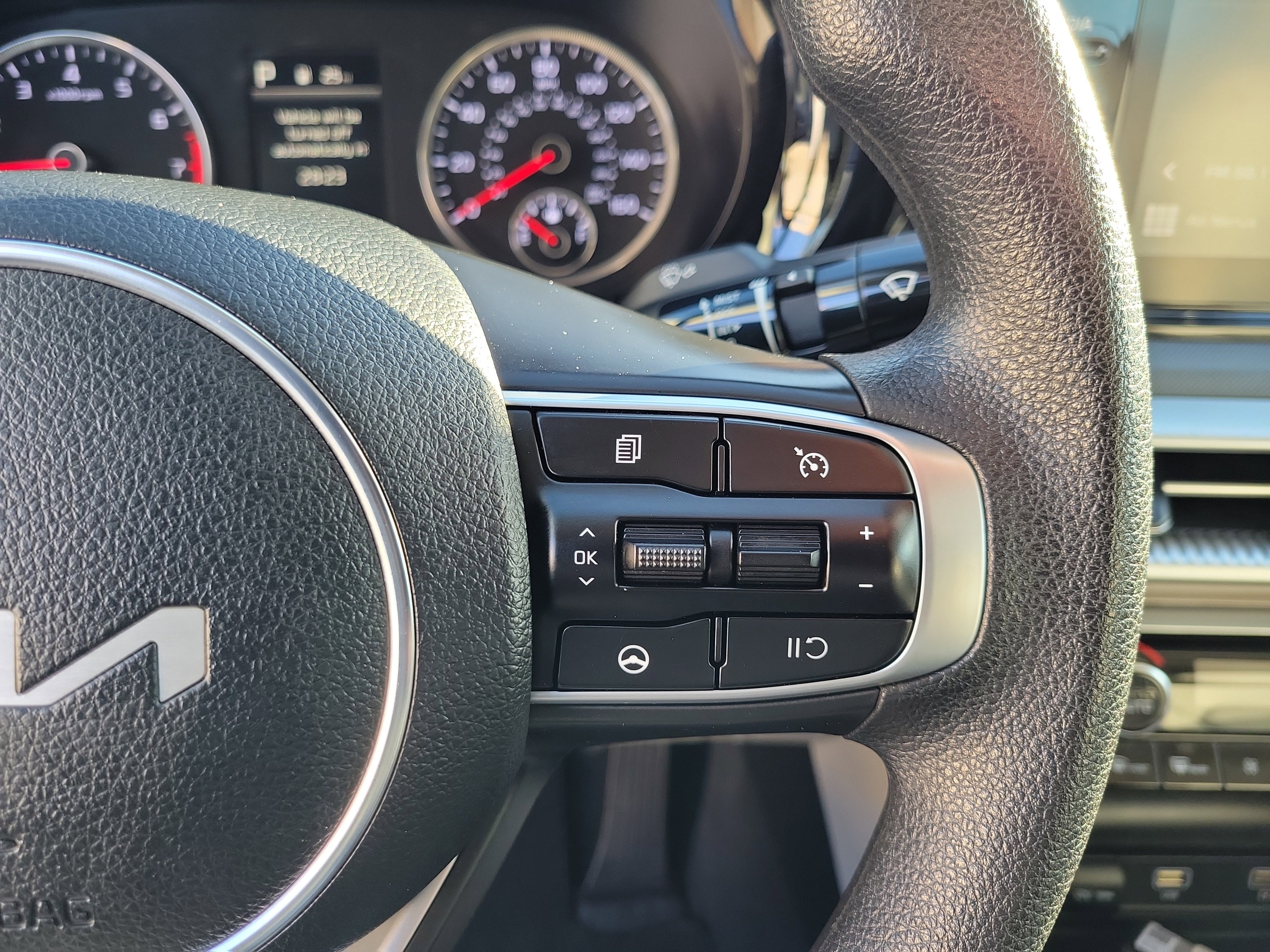 Used 2022 Kia K5 LXS FWD image 7