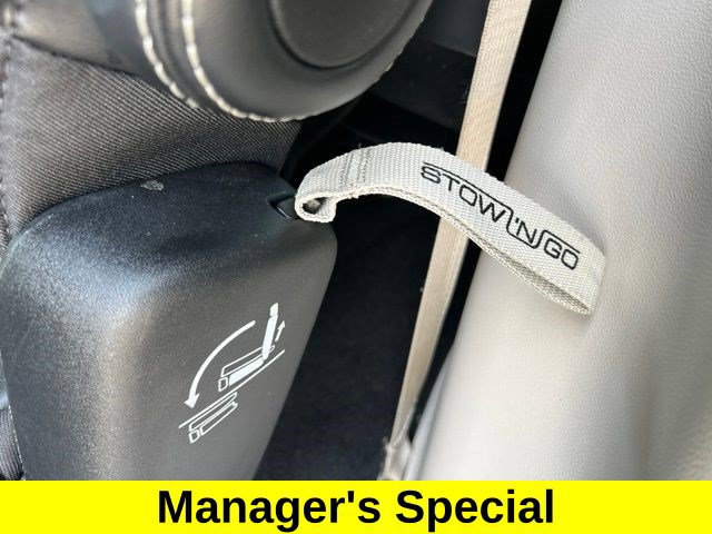 Used 2024 Chrysler Pacifica Touring-L FWD image 39