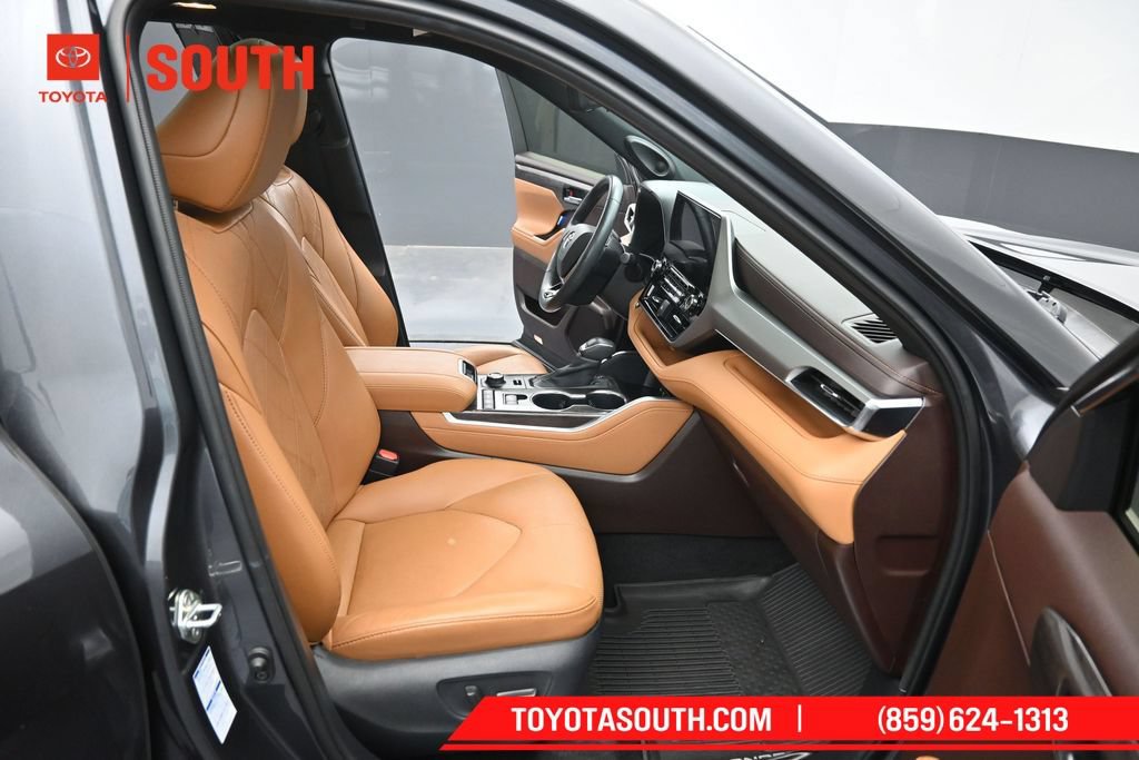 Used 2020 Toyota Highlander Platinum AWD/4WD image 33