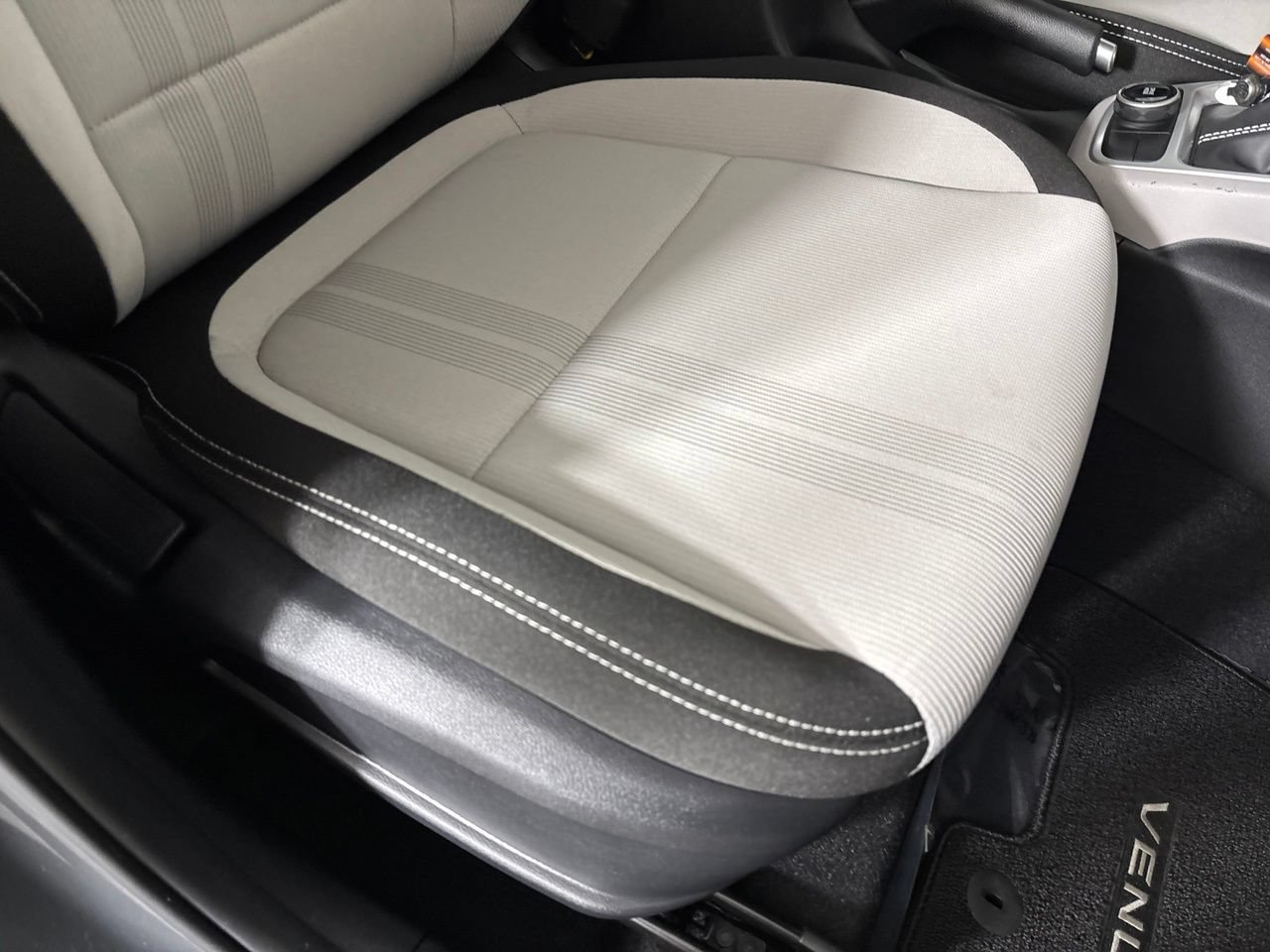Used 2025 Hyundai Venue SEL FWD image 30