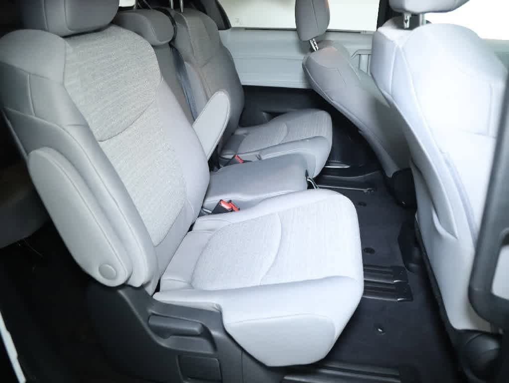Certified 2026 Toyota Sienna LE AWD/4WD image 30