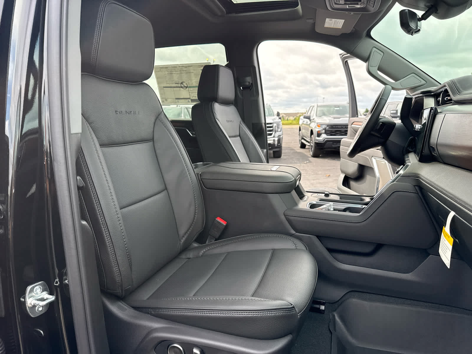 New 2026 GMC Sierra 3500 Denali w/ Technology Package AWD/4WD image 27