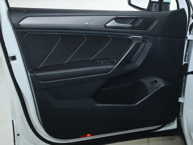 Used 2024 Volkswagen Tiguan SE FWD image 16