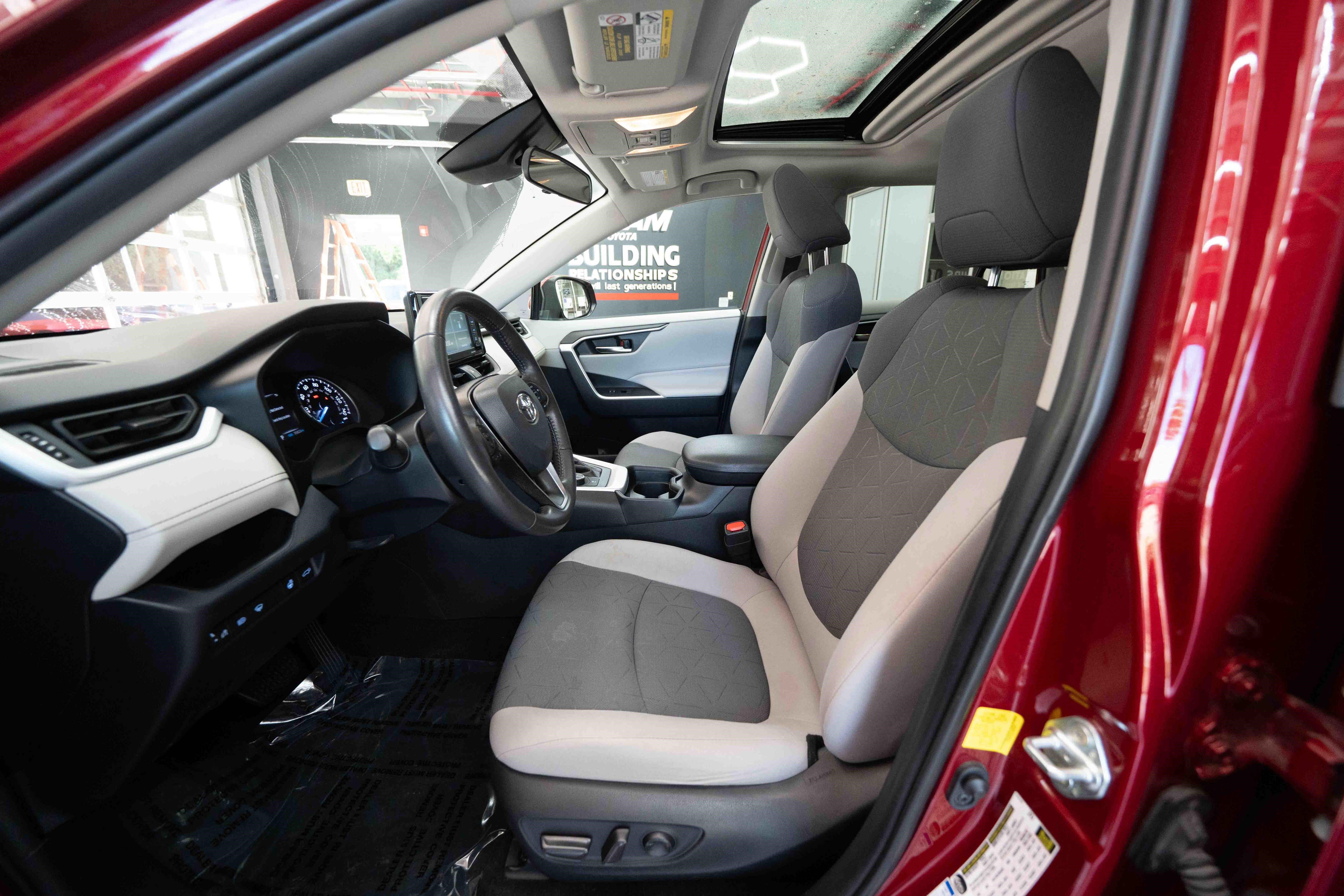 Certified 2020 Toyota RAV4 XLE w/ Convenience Package AWD/4WD image 10