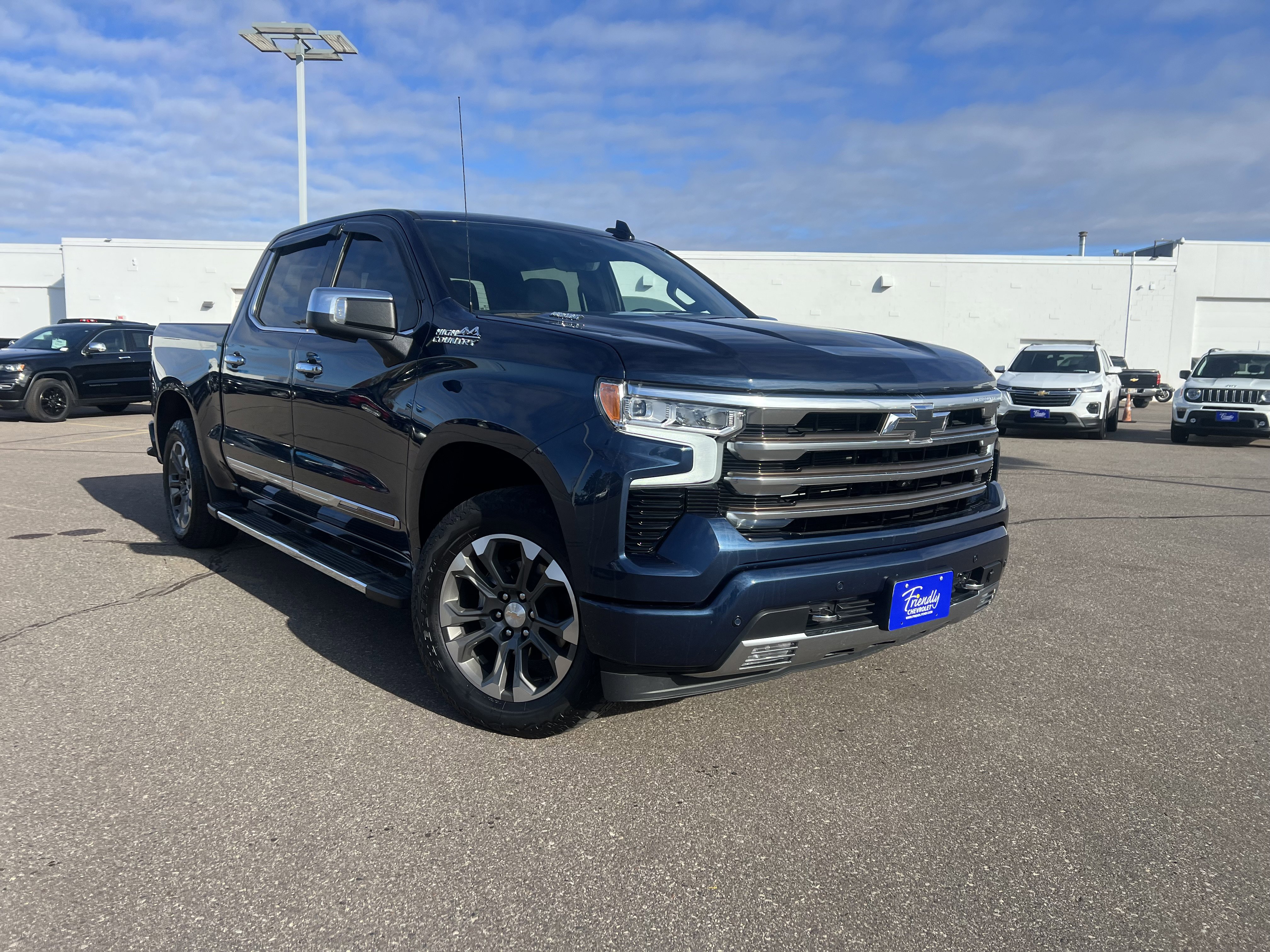Certified 2022 Chevrolet Silverado 1500 High Country w/ Technology Package image 2