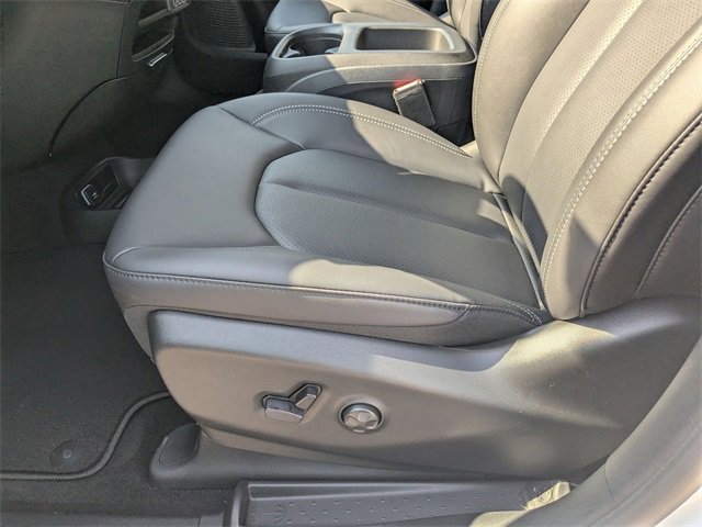 New 2025 Chrysler Pacifica Select image 15