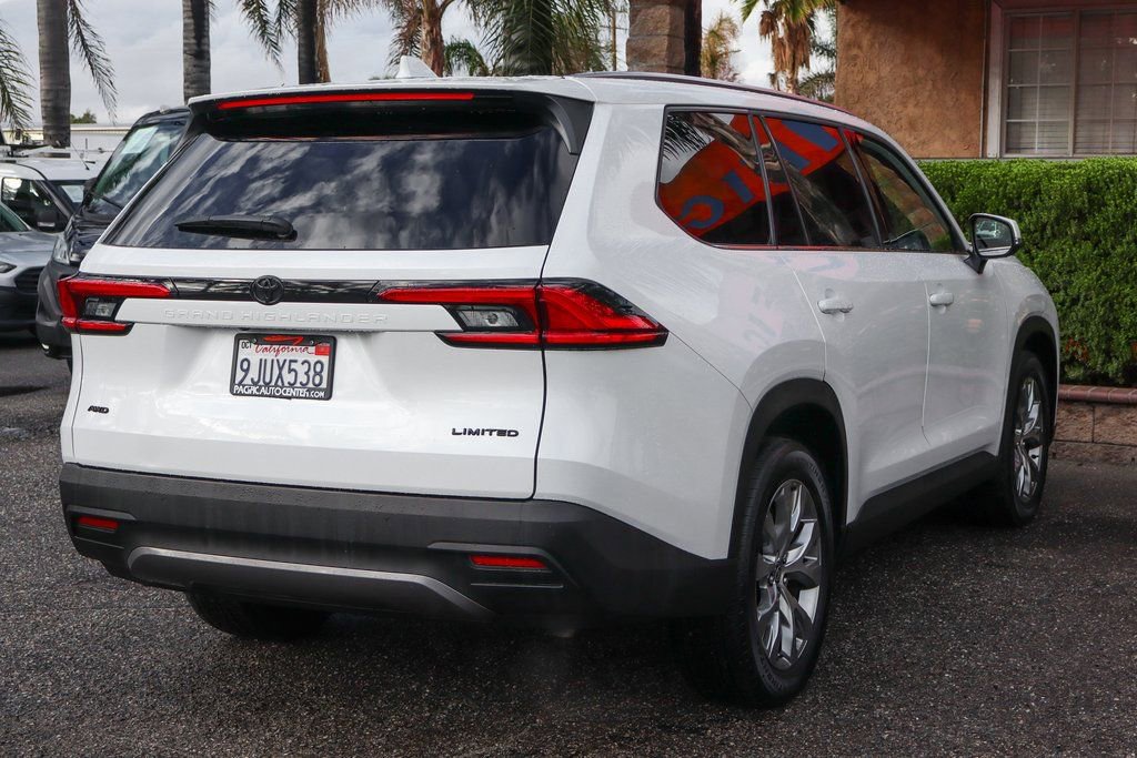 Used 2024 Toyota Grand Highlander Limited image 9