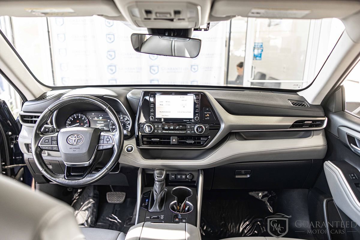 Used 2021 Toyota Highlander XLE AWD/4WD image 38