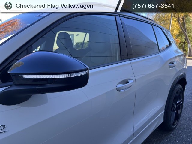 New 2026 Volkswagen Tiguan SE R-Line image 11