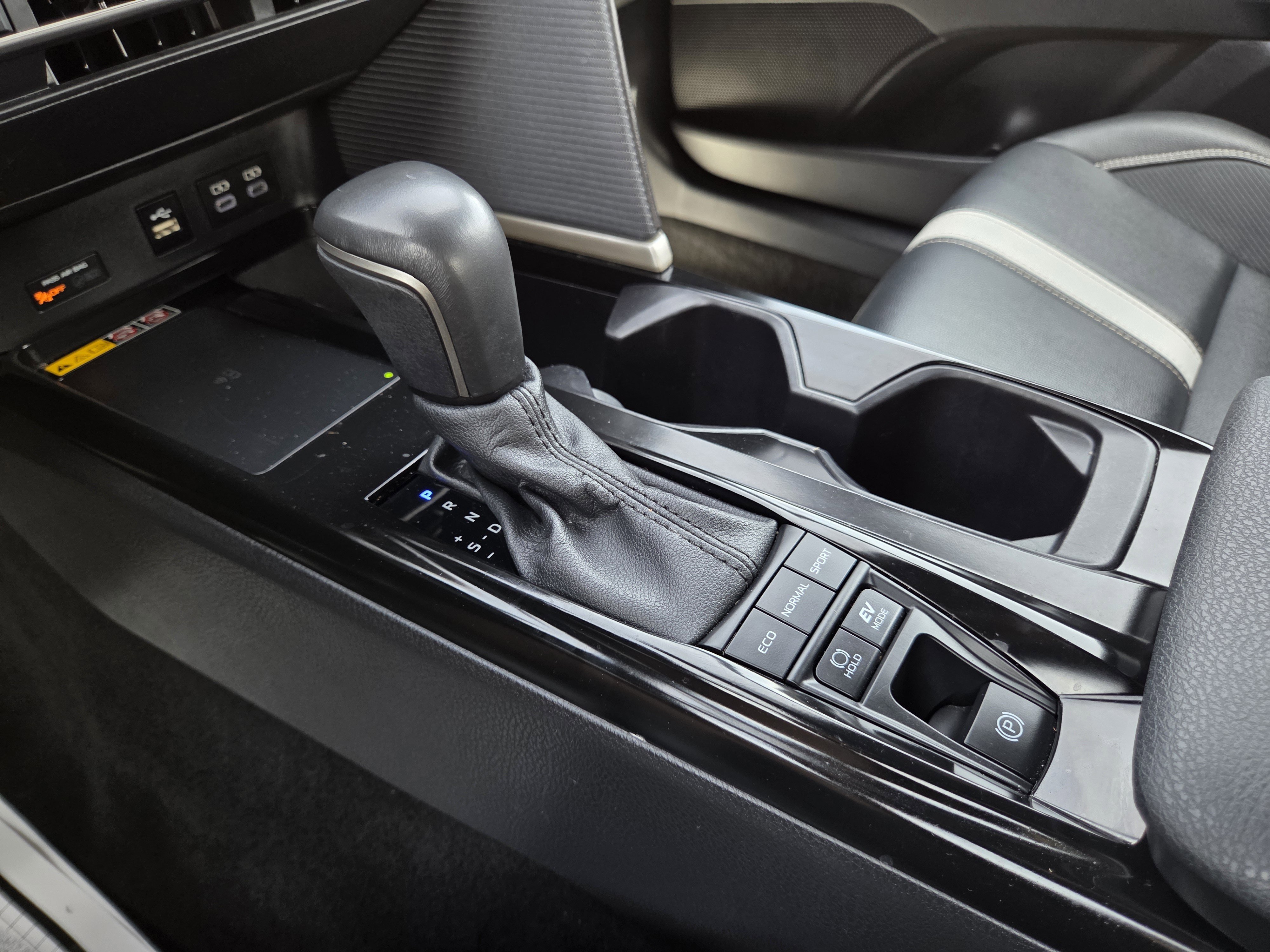 Used 2025 Toyota Camry SE image 28