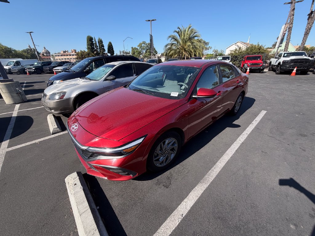 Used 2024 Hyundai Elantra SEL FWD image 1