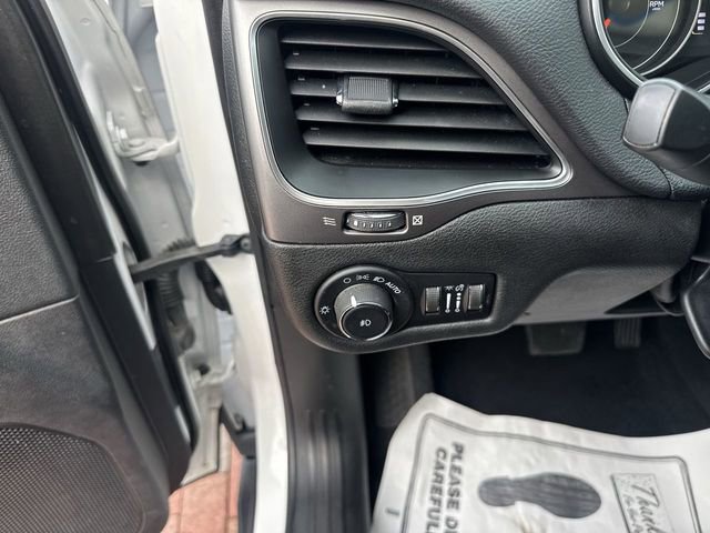 Used 2021 Jeep Cherokee Latitude Plus image 12