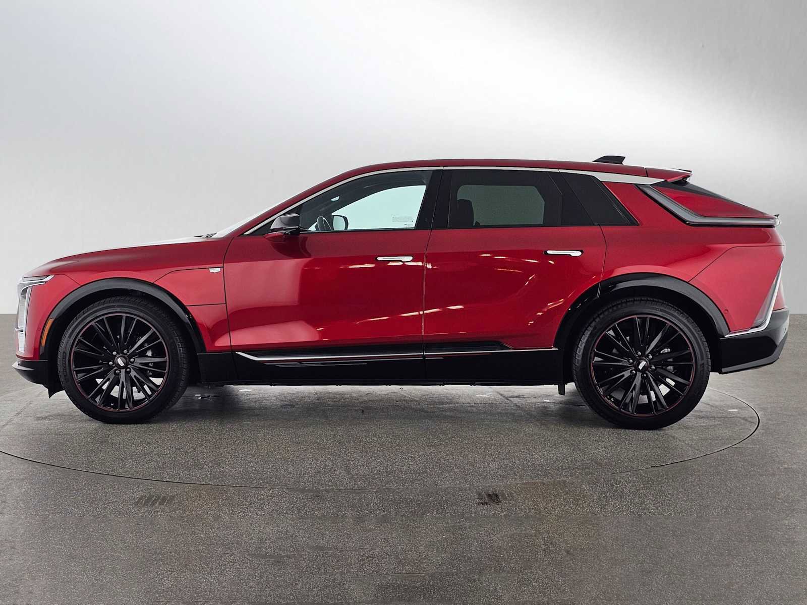 Used 2025 Cadillac Lyriq Luxury w/ LPO, Red Accent Package image 6