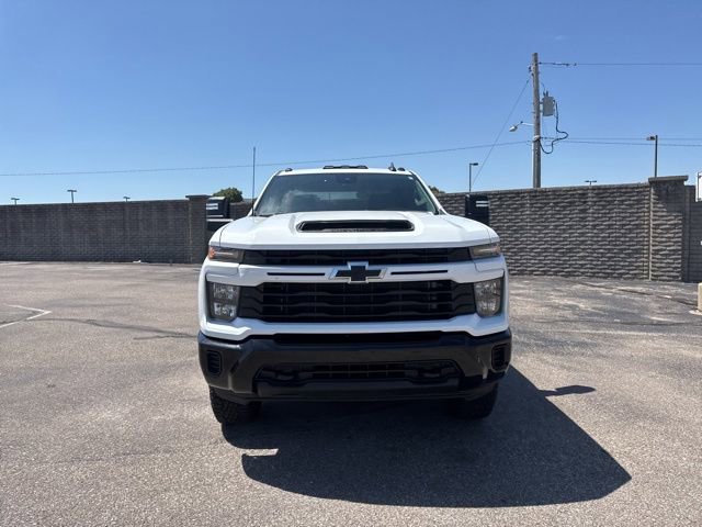 Used 2024 Chevrolet Silverado 2500 Custom RWD image 2