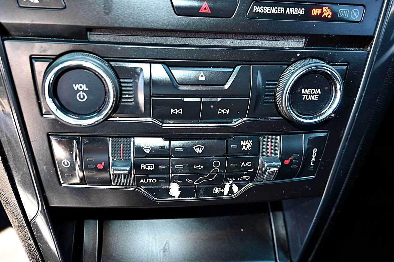 Used 2017 Ford Explorer XLT FWD image 26