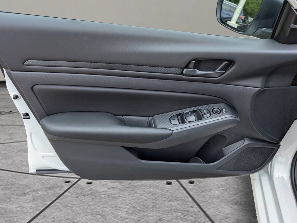 Used 2025 Nissan Altima 2.5 S FWD image 15