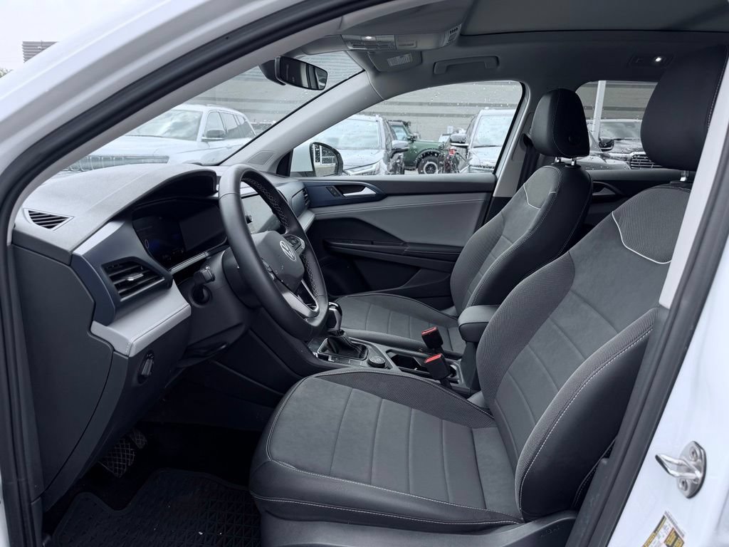 Used 2024 Volkswagen Taos SE AWD/4WD image 17