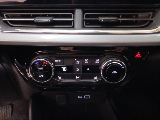 Used 2025 Chevrolet Trax LT w/ Driver Confidence Package image 22