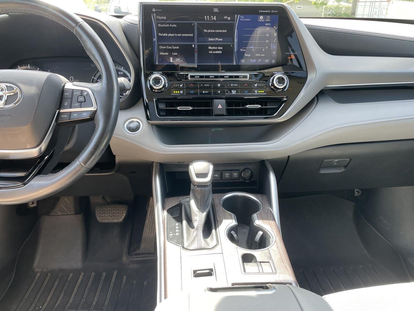 Used 2020 Toyota Highlander Limited FWD image 19