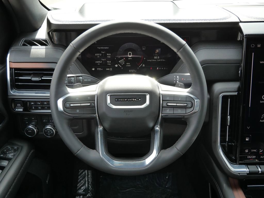 Used 2025 GMC Yukon Denali w/ Sun & Power Step Package image 36