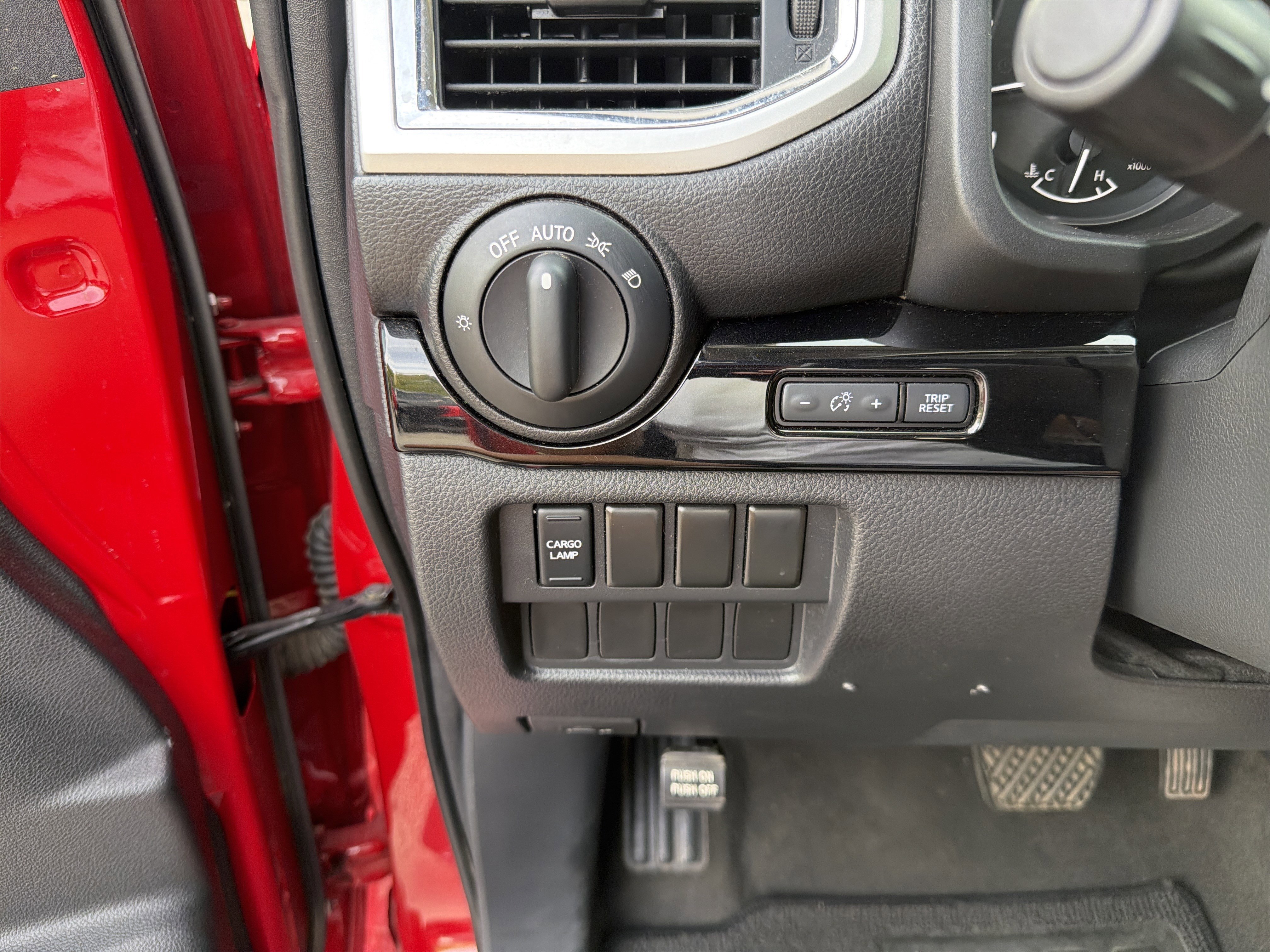Used 2021 Nissan Titan SV w/ Accessory Utility Package RWD image 13
