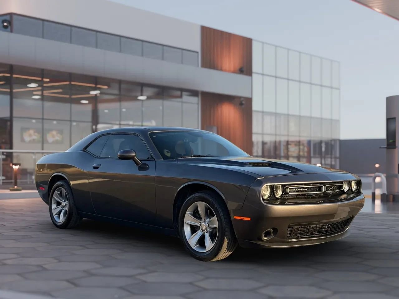 Used 2019 Dodge Challenger SXT image 3