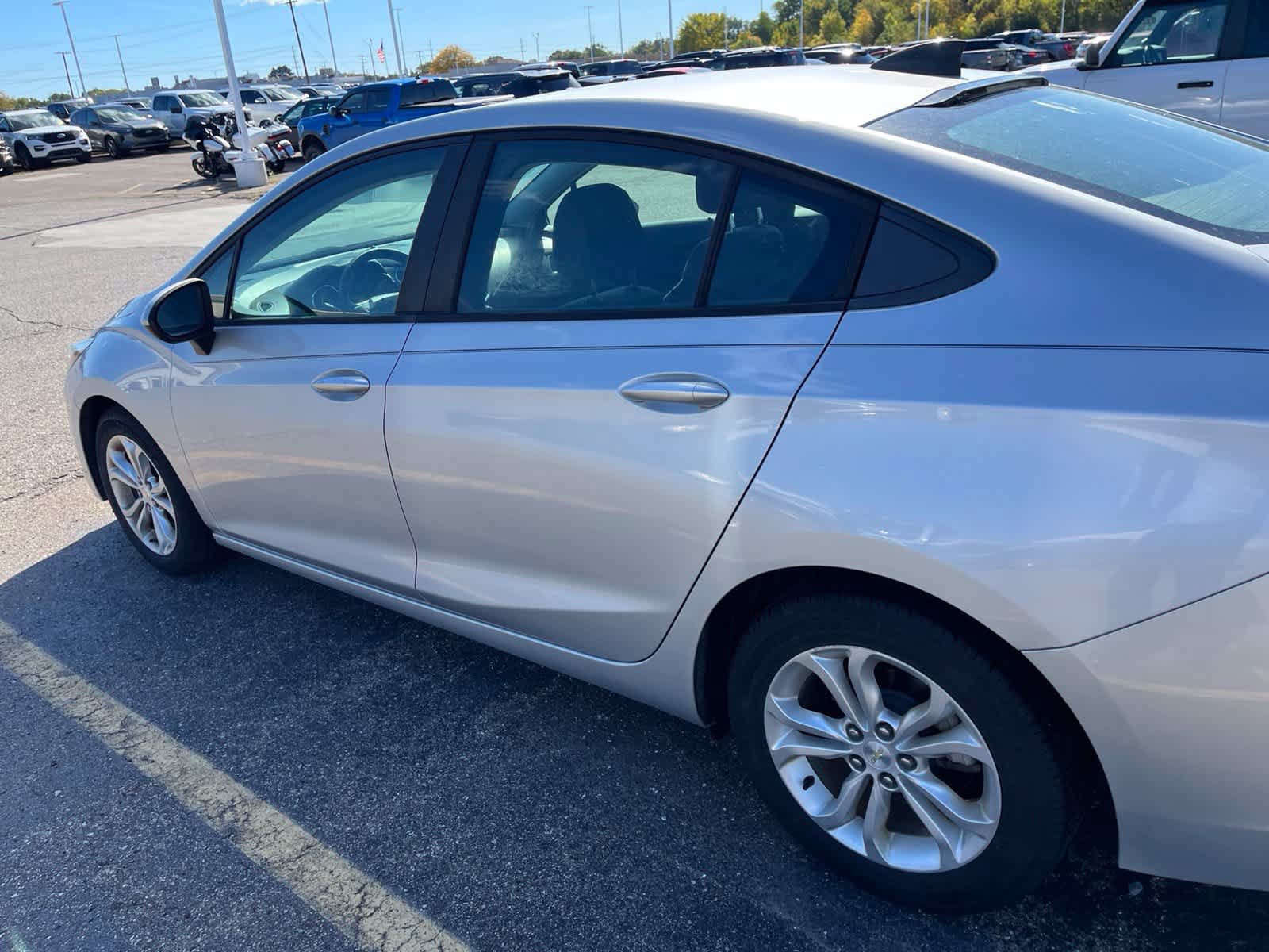 Used 2019 Chevrolet Cruze LS w/ LS Convenience Package FWD image 2