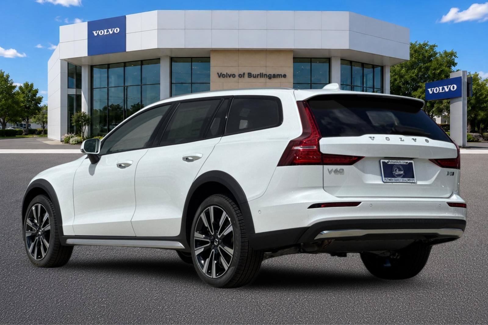 New 2026 Volvo V60 B5 Cross Country Ultra w/ Climate Package AWD/4WD image 5