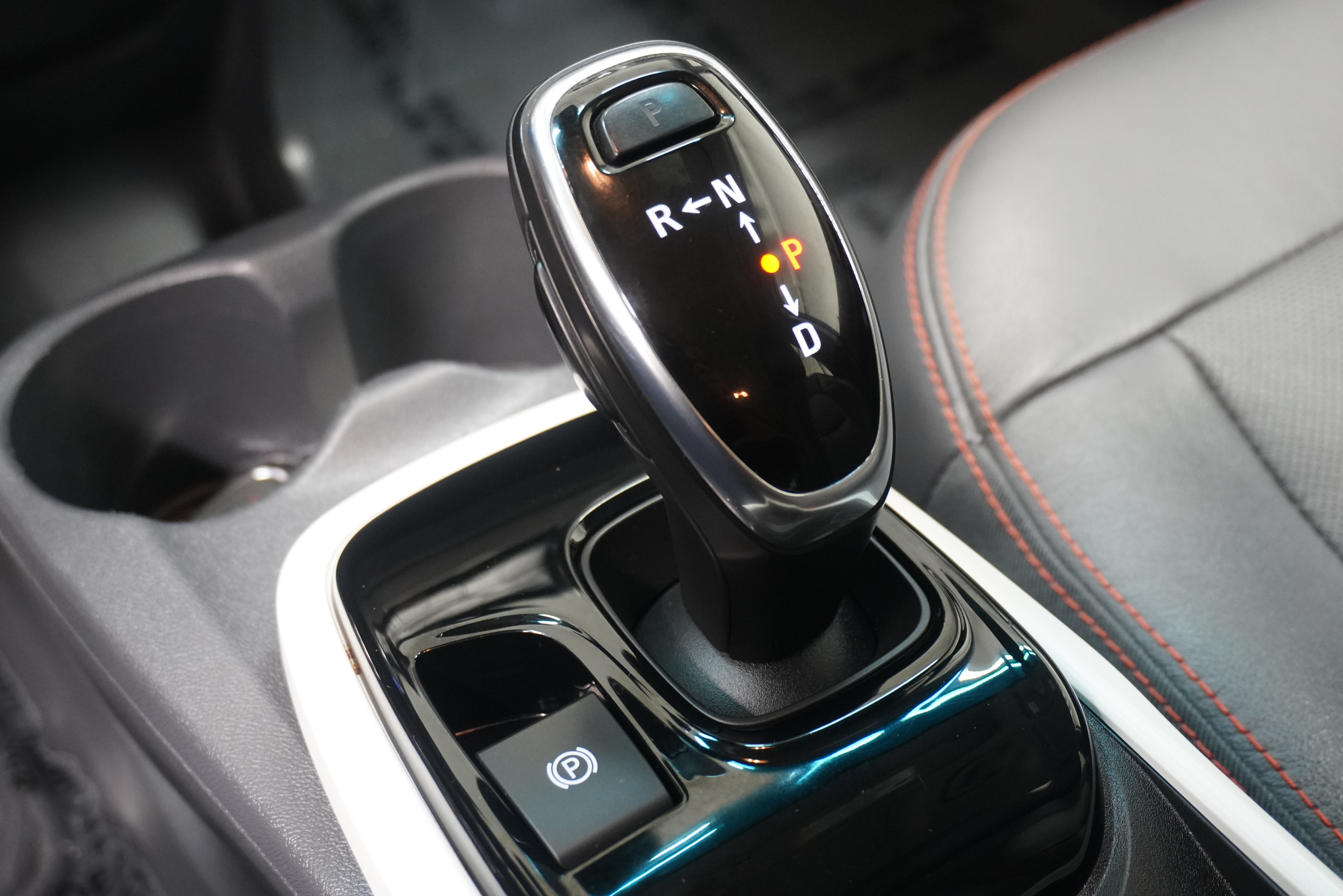 Used 2020 Chevrolet Bolt Premier w/ Infotainment Package FWD image 19