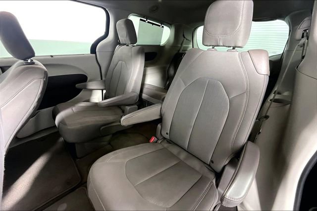 Used 2017 Chrysler Pacifica Touring Plus FWD image 24