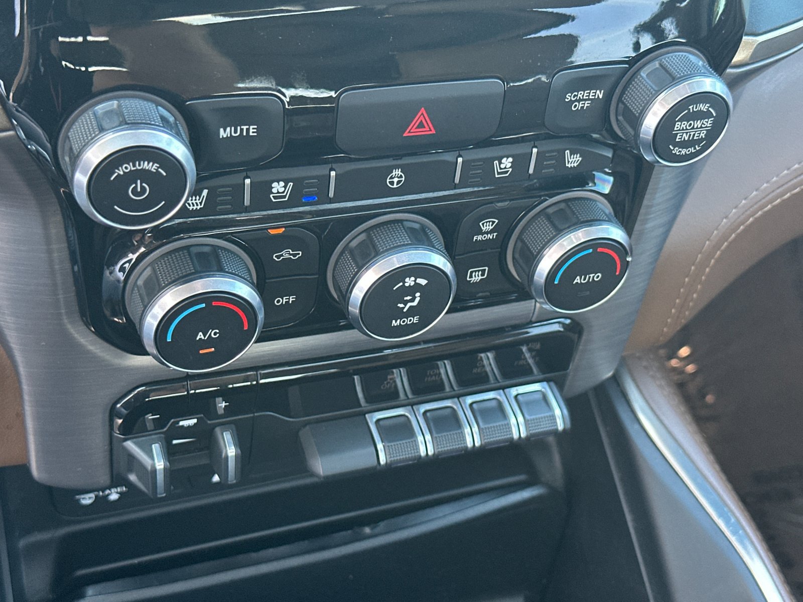 Used 2019 RAM 1500 Limited AWD/4WD image 22