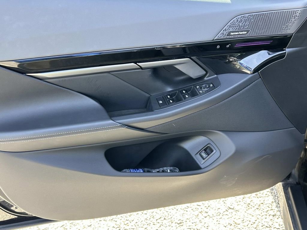 Used 2024 BMW 530i w/ Premium Package RWD image 17