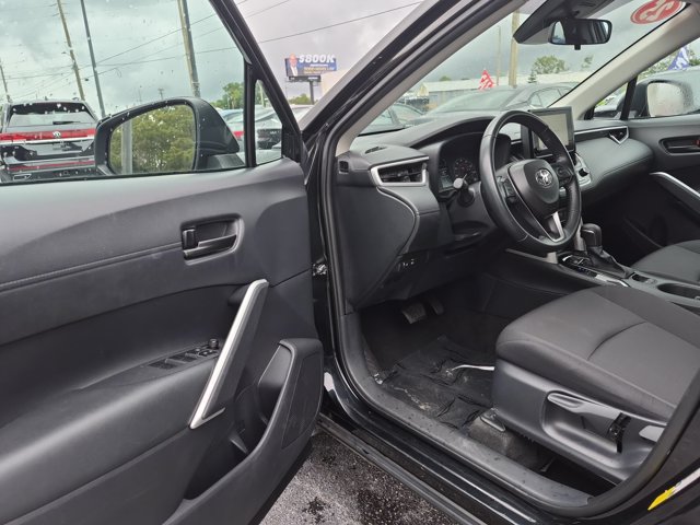 Used 2025 Toyota Corolla Cross LE FWD image 11