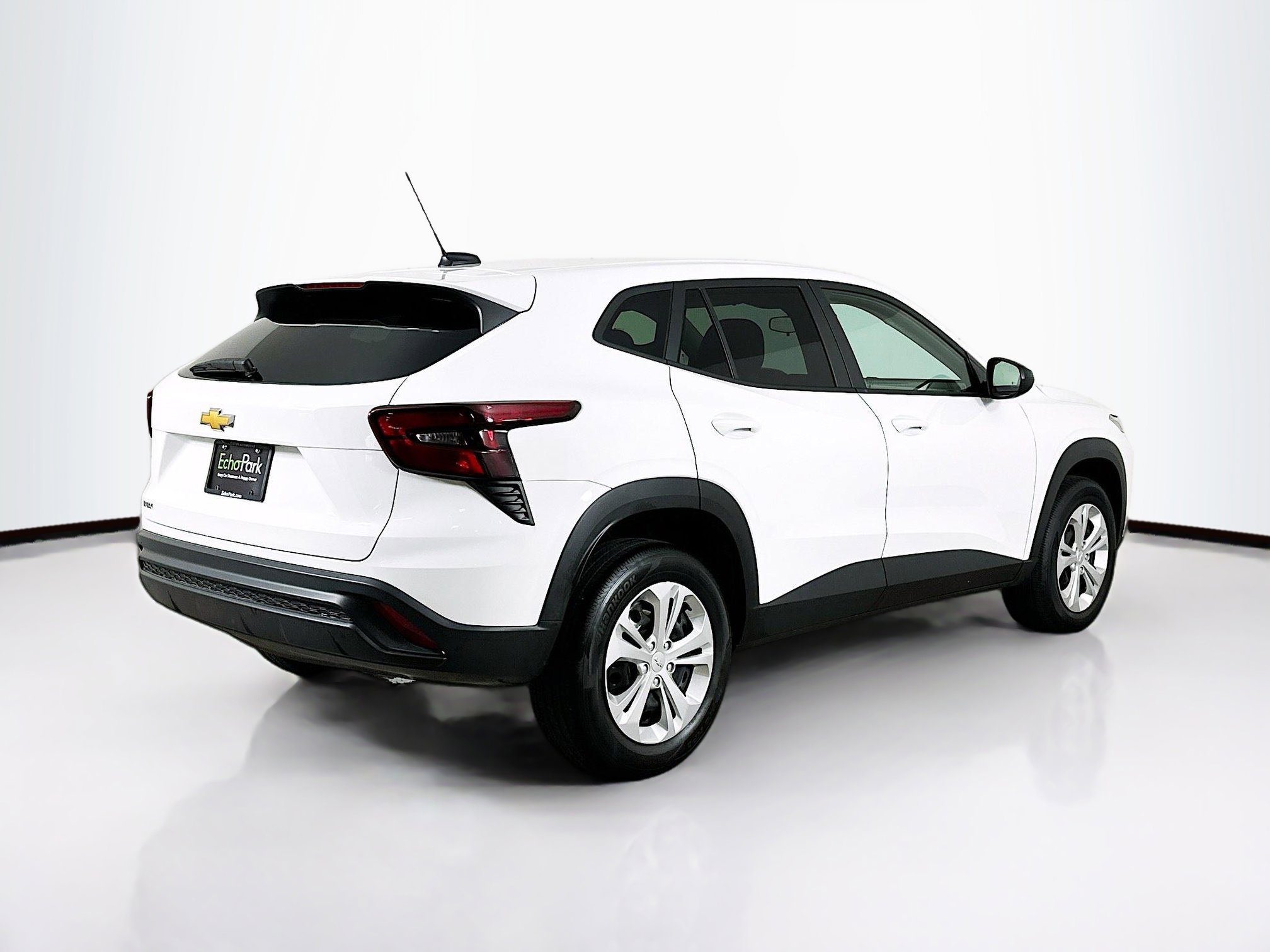 Used 2025 Chevrolet Trax LS image 9