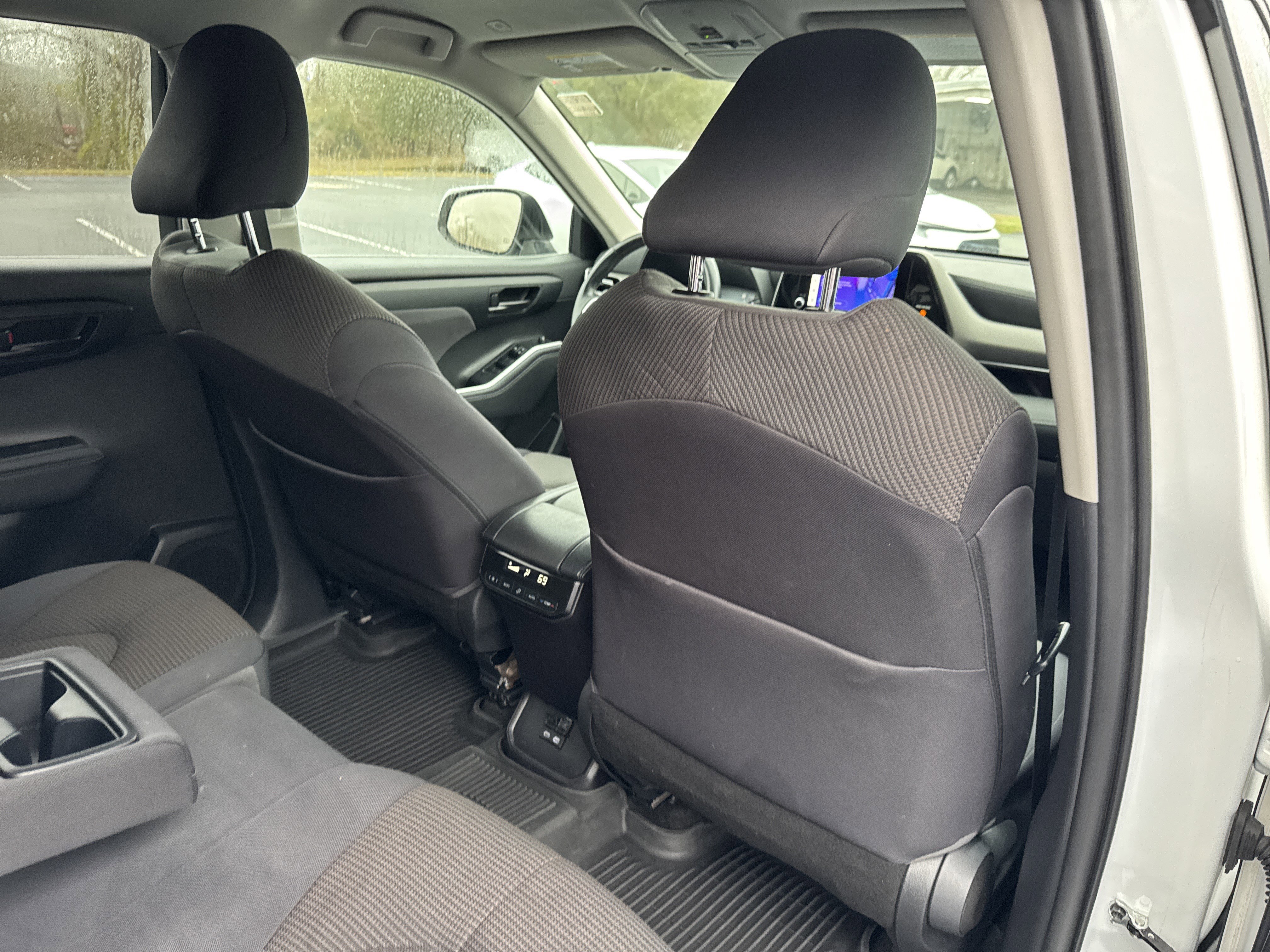 Used 2023 Toyota Highlander LE image 31