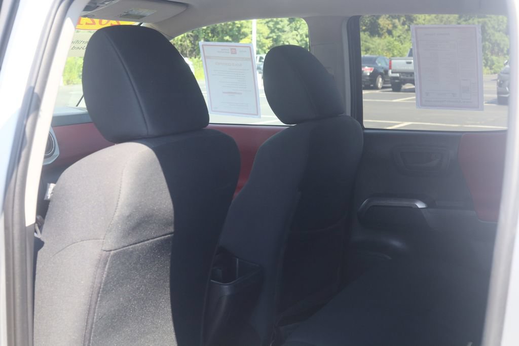 Certified 2021 Toyota Tacoma SR5 AWD/4WD image 25