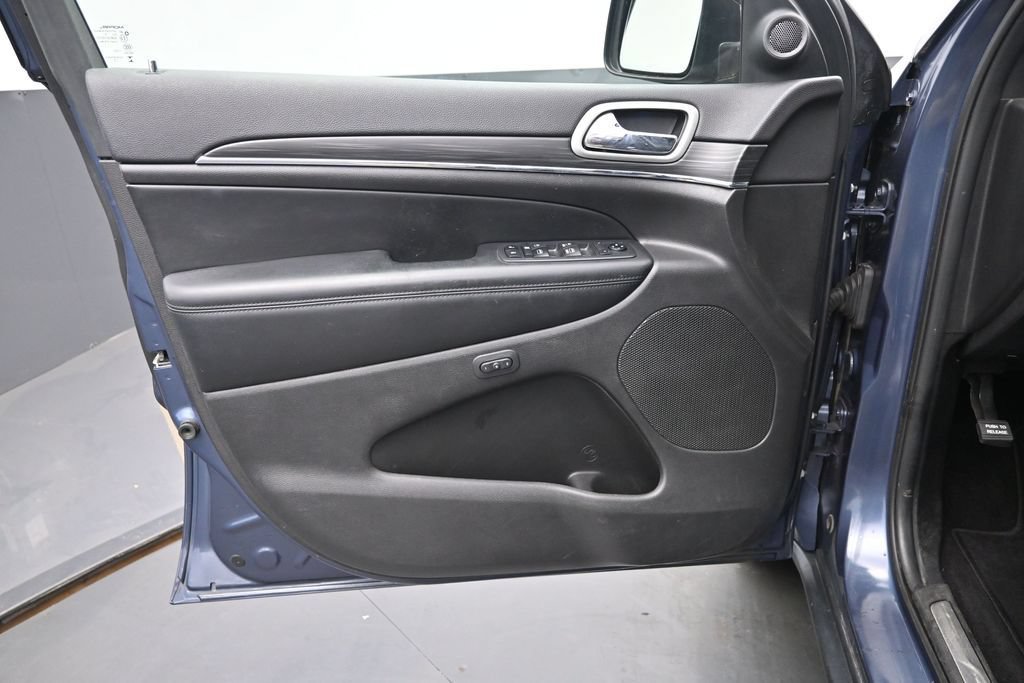Used 2019 Jeep Grand Cherokee Limited w/ Trailer Tow Group IV AWD/4WD image 12