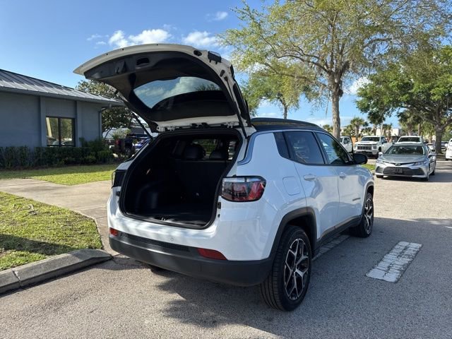 Used 2025 Jeep Compass Limited image 19