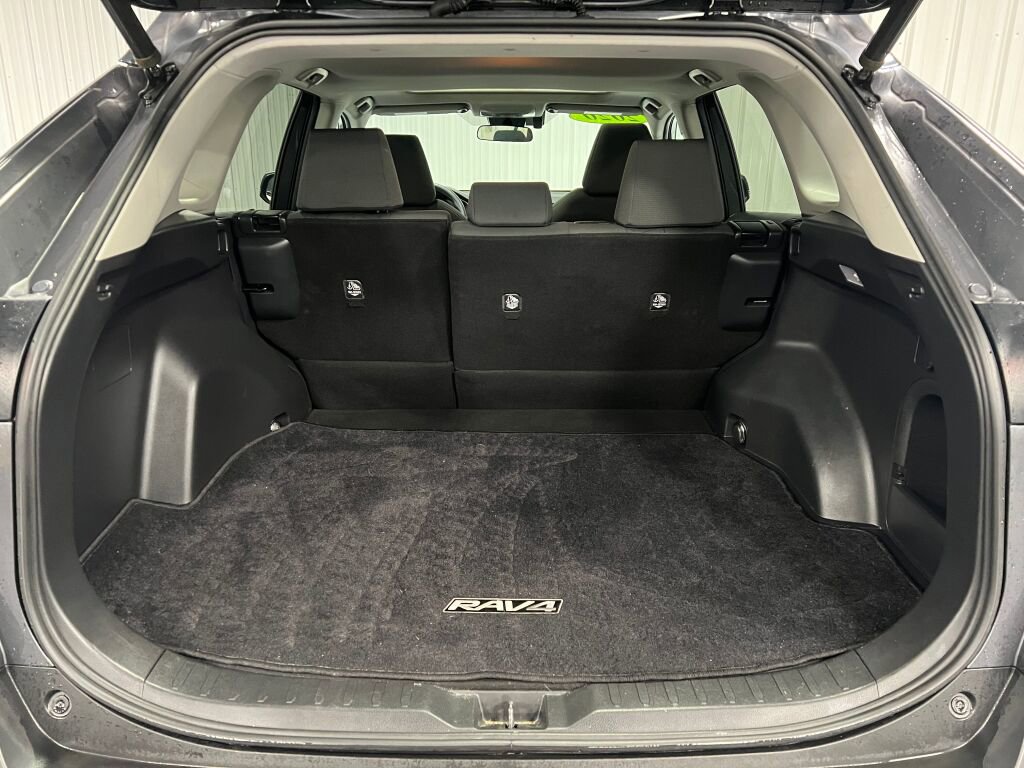 Used 2020 Toyota RAV4 XLE w/ Convenience Package image 7