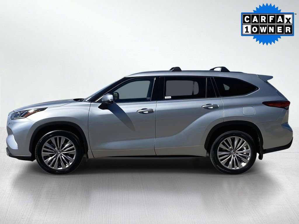Used 2023 Toyota Highlander Platinum image 2