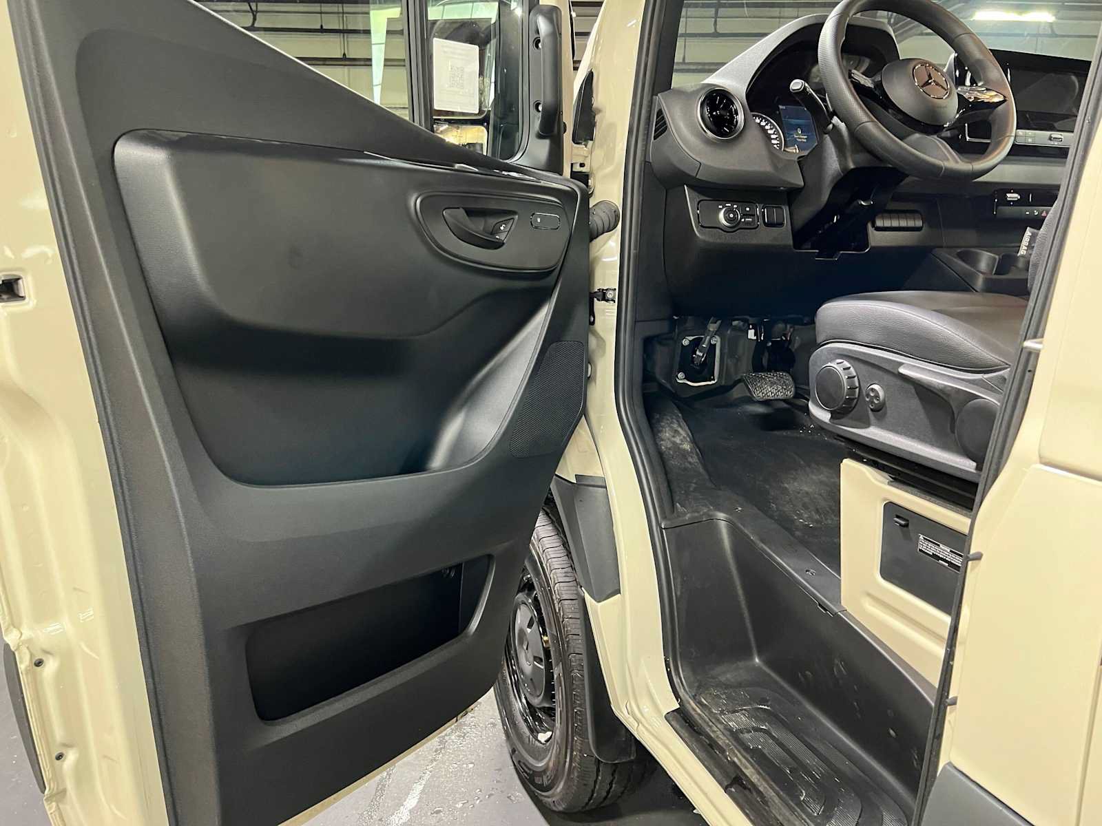 New 2025 Mercedes-Benz Sprinter 2500 image 21