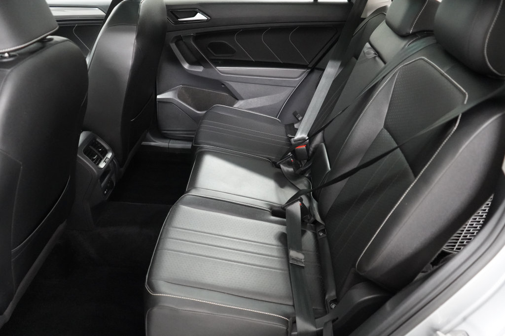 Used 2023 Volkswagen Tiguan SE w/ Panoramic Sunroof Package AWD/4WD image 24