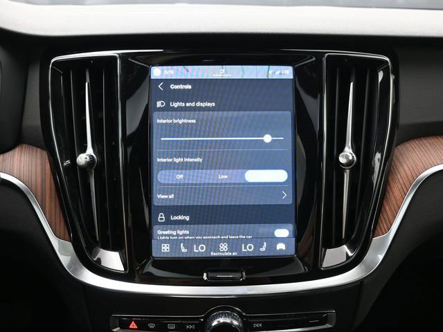 Used 2025 Volvo S60 B5 Plus image 16