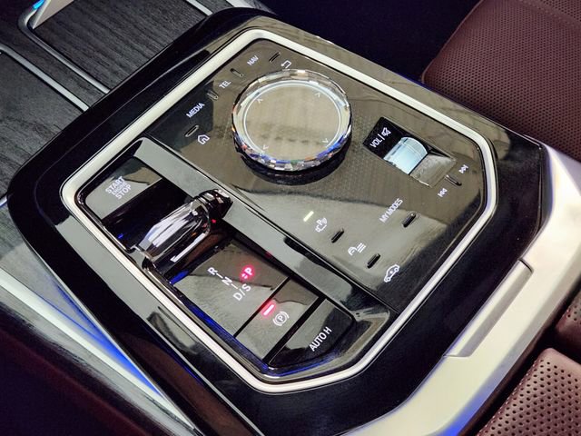 Used 2025 BMW 750e xDrive w/ Executive Package image 20