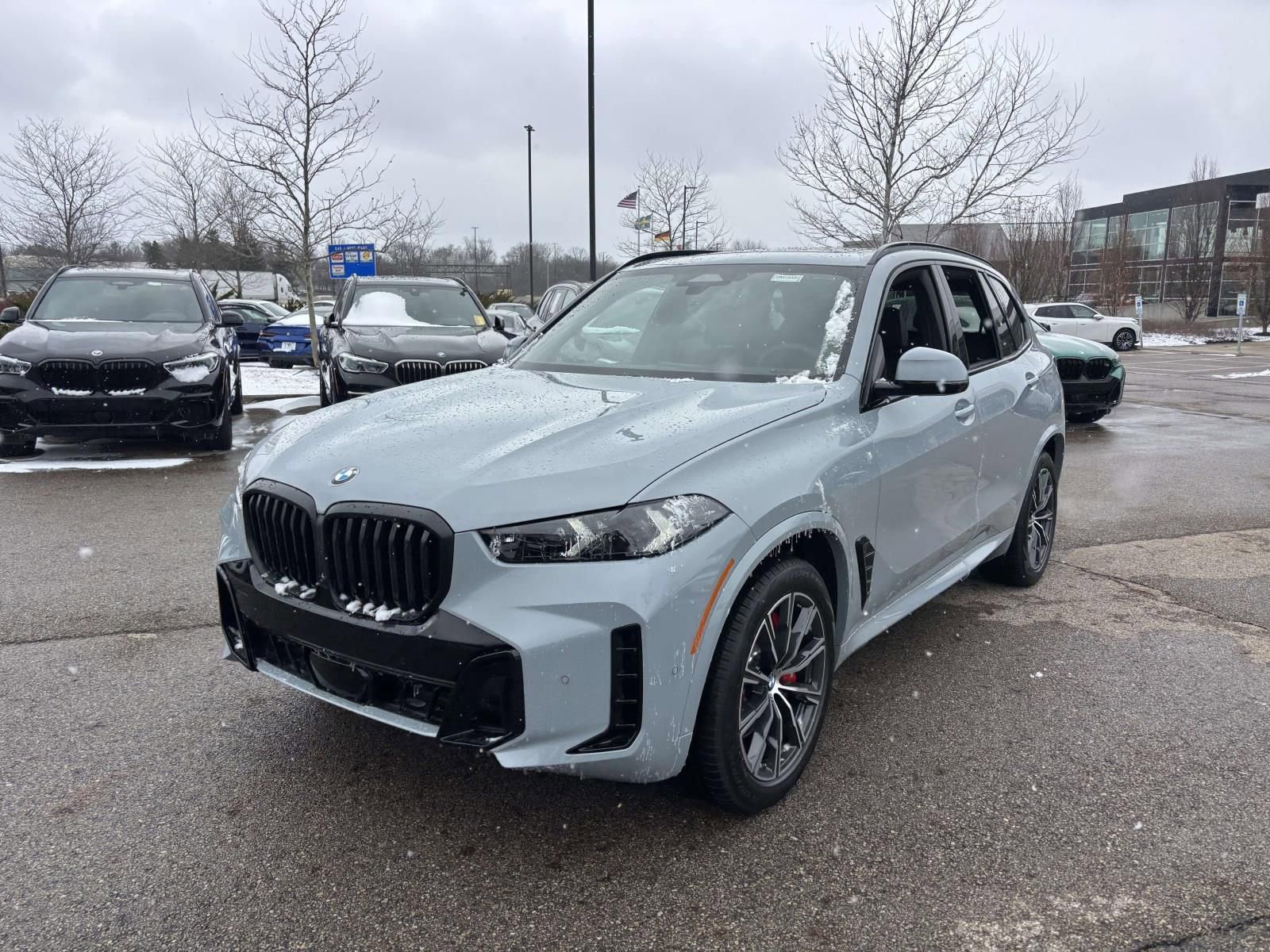 New 2026 BMW X5 xDrive40i w/ M Sport Package AWD/4WD image 3