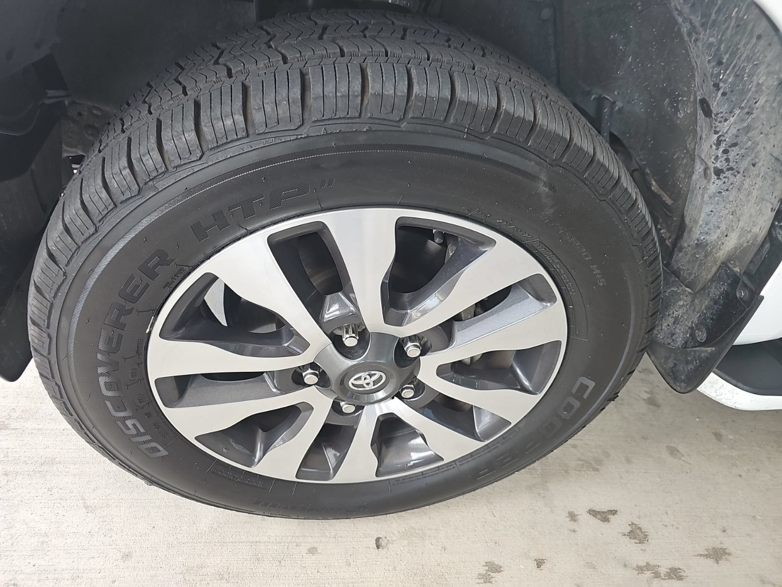 Used 2019 Toyota Sequoia Limited w/ Safety & Convenience Package RWD image 2