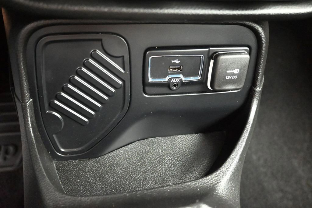 Used 2015 Jeep Renegade Sport w/ Power & Air Group FWD image 15