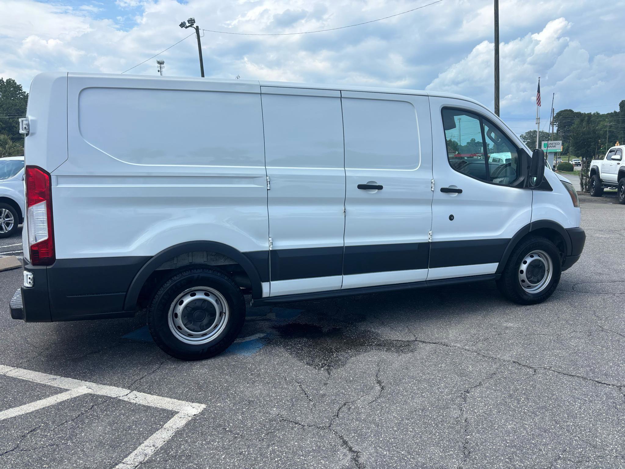 Used 2016 Ford Transit 150 130 Low Roof RWD image 19