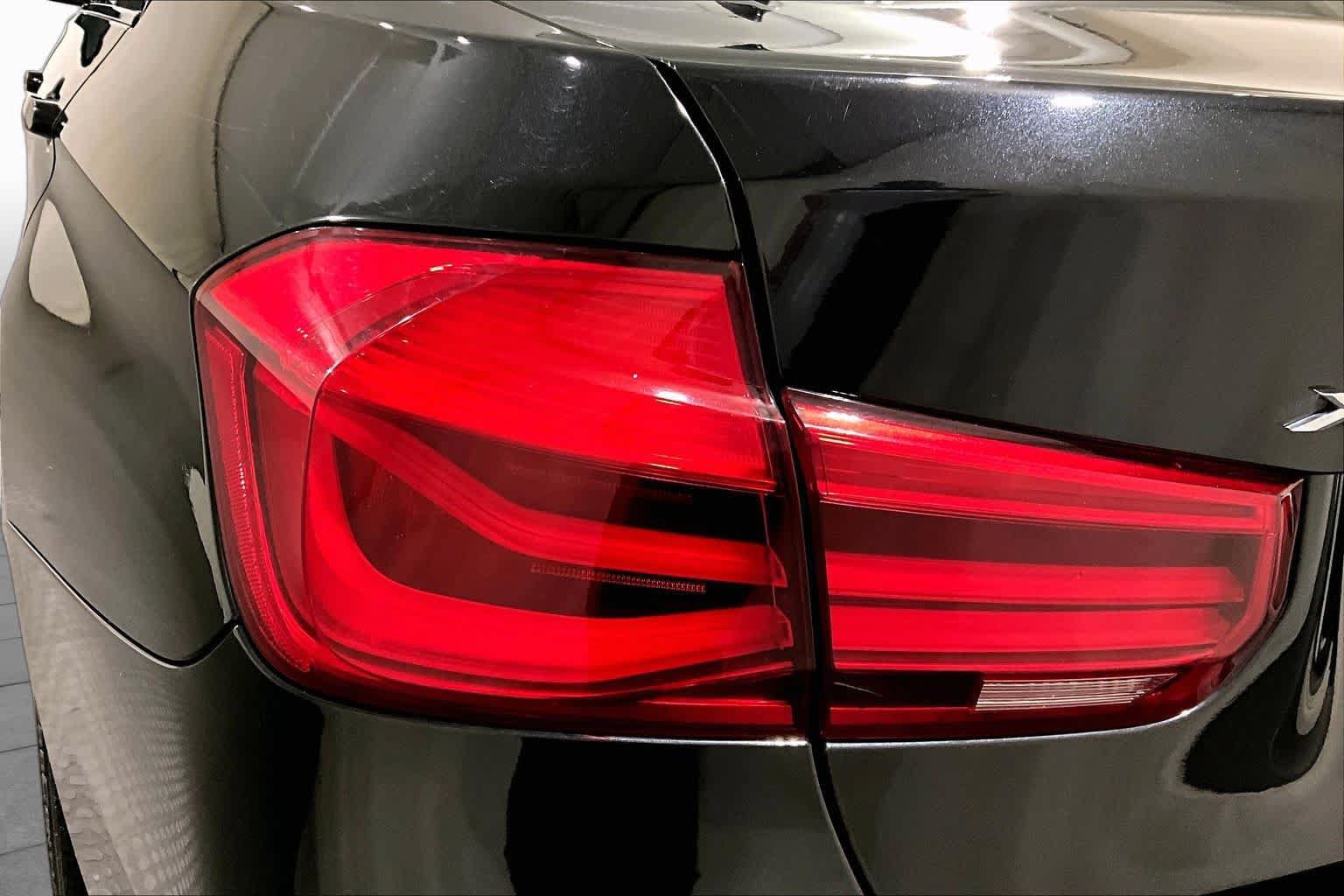 Used 2016 BMW 340i xDrive Sedan AWD/4WD image 27