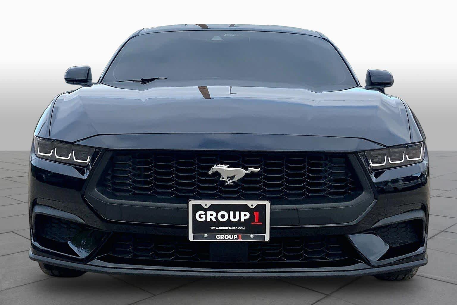 Used 2025 Ford Mustang Coupe RWD image 3